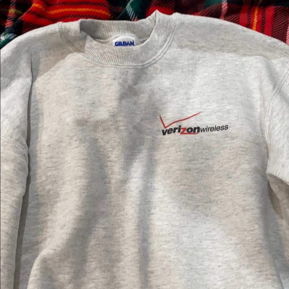 Verizon crewneck